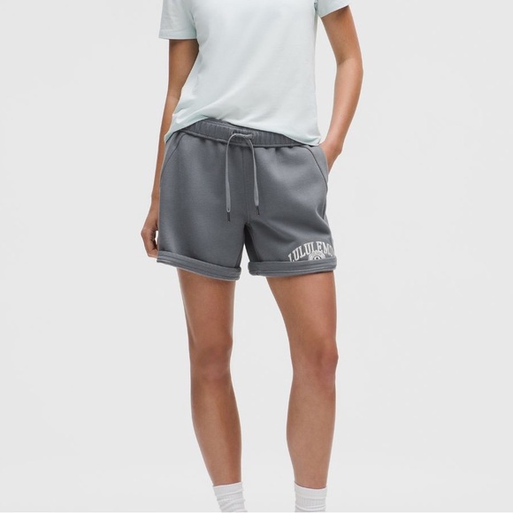 lululemon athletica Scuba Oversized MR Short 7" - Solar Grey, Size XXXS.  NWT. - Picture 2 of 9